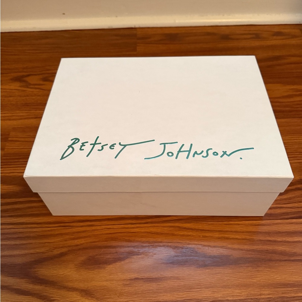 Betsey Johnson Silver Glitter Women's Sneakers - Picture 4 of 4